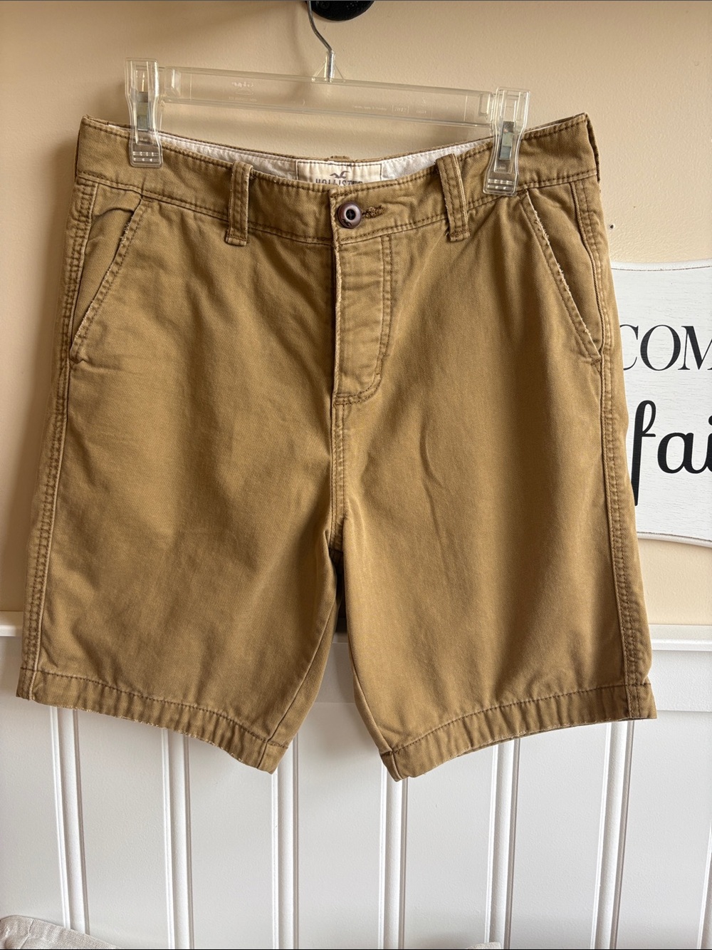 Hollister Men's Khaki Flat-Front Chino Shorts